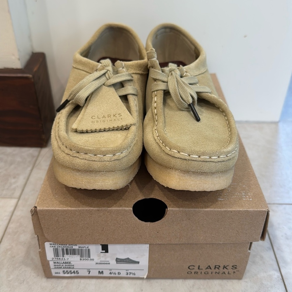 Brand new in box Clarks original Wallabee shoe in color MAPLE.